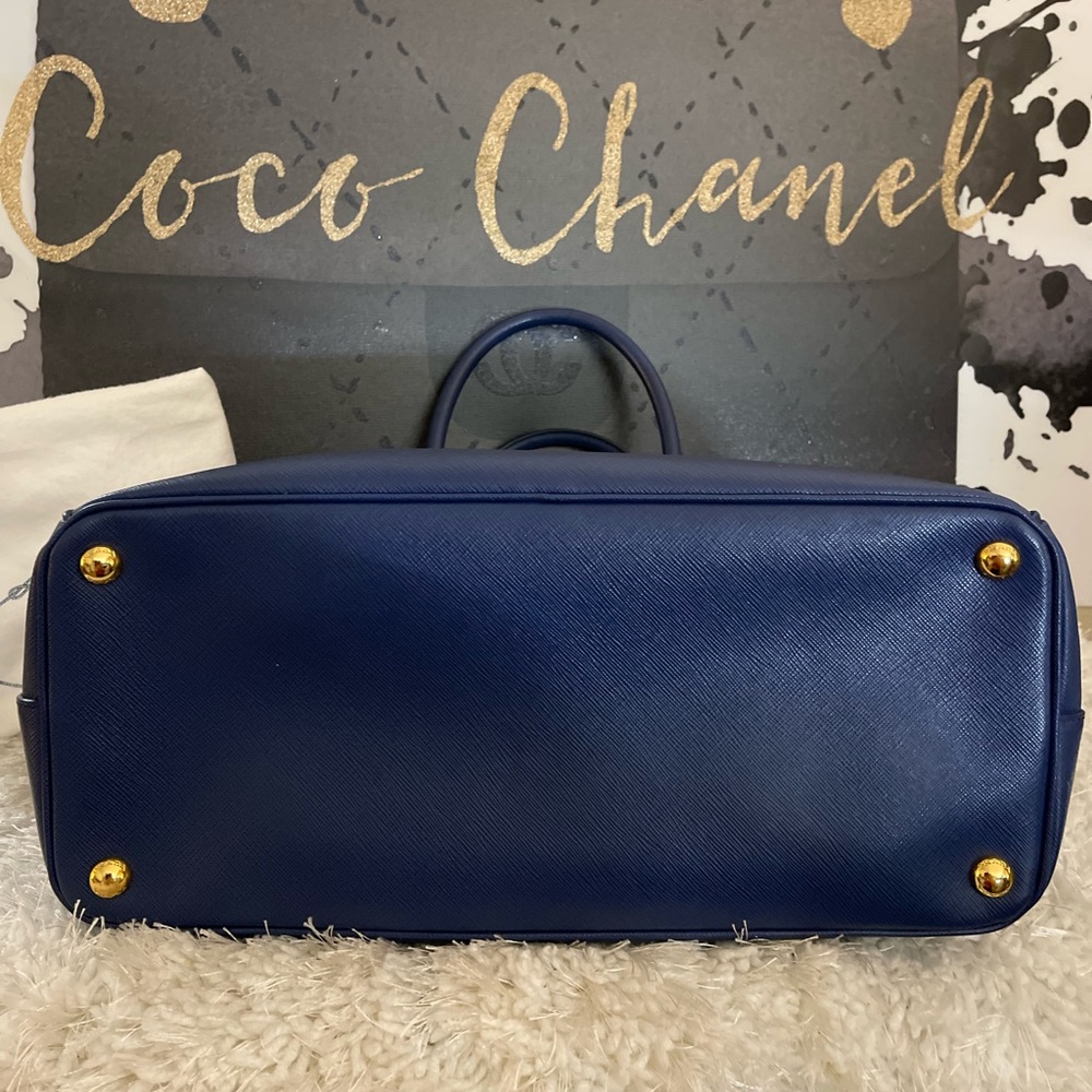 ❌SOLD❌PRADA - Picture 13 of 16